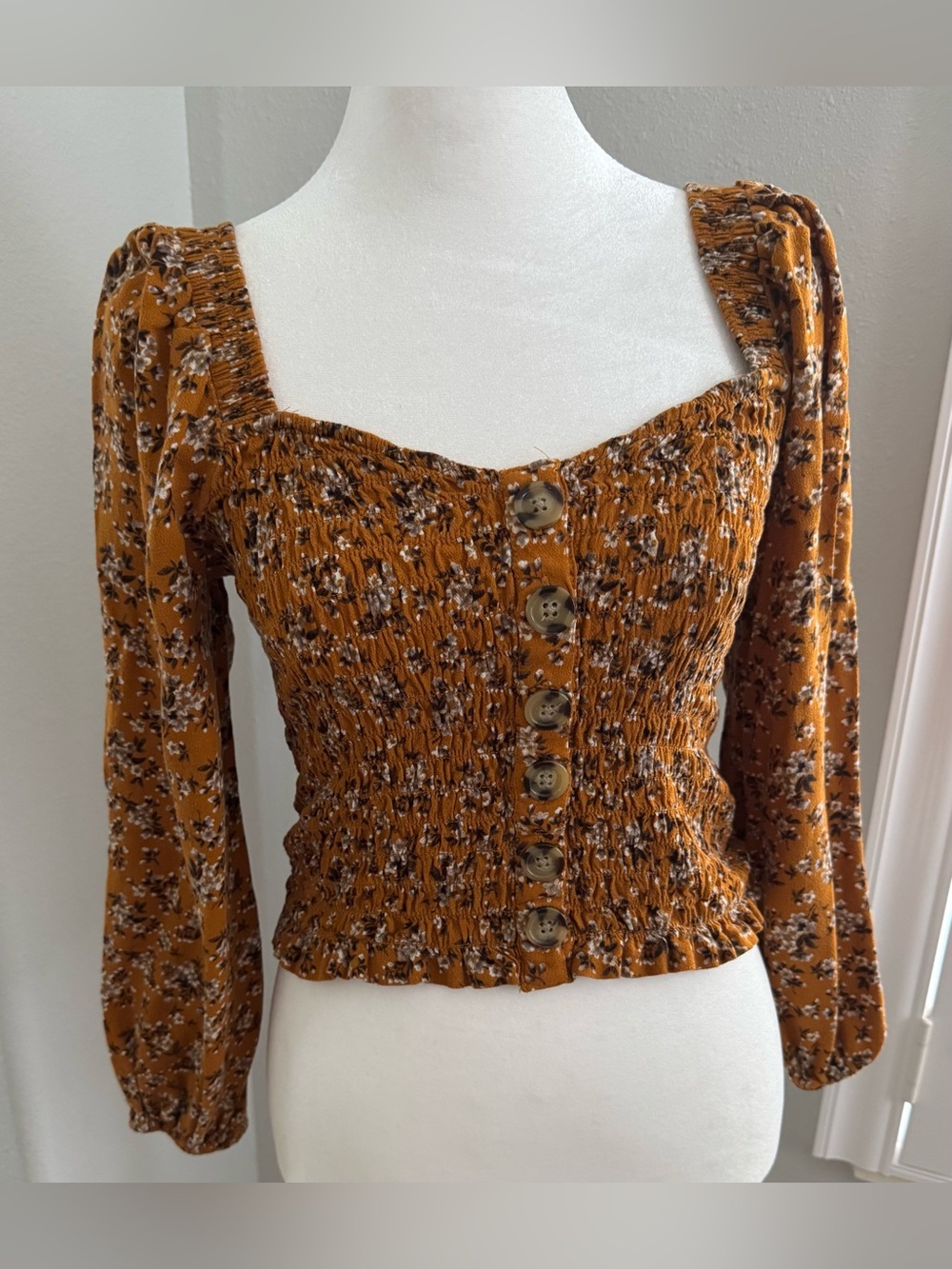American Eagle tan Small boho Cottagecore smocked floral long sleeve blouse top